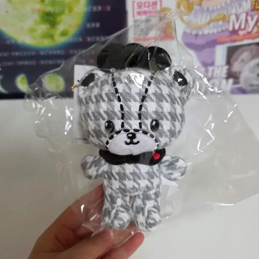 [BUNJANG] Sanrio Monokuro Monotone Tiny Charm Mascot Plush / [산리오] 모노쿠로 모노톤 타이니참 마스코트 인형