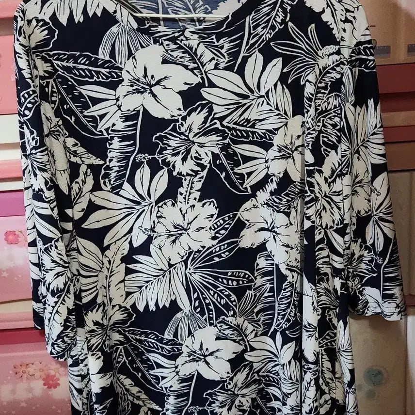[BUNJANG] Floral Pattern 3/4 Sleeve T-shirt / 플라워 패턴 여성 칠부 티셔츠 66잘맞음 세탁완료