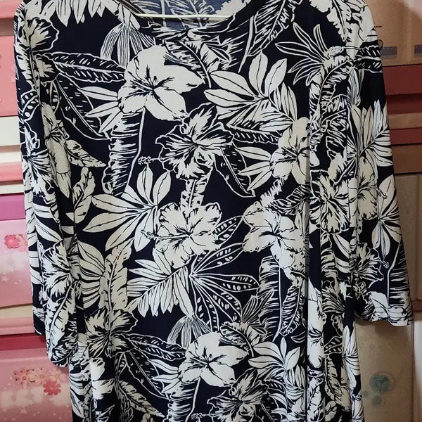[BUNJANG] Floral Pattern 3/4 Sleeve T-shirt / 플라워 패턴 여성 칠부 티셔츠 66잘맞음 세탁완료
