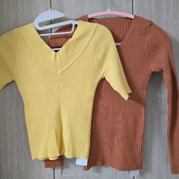 [BUNJANG] V-Neck Ribbed Knit Set (Yellow/Brown) / 브이넥 골지 니트 (노랑/브라운) 2장 제트