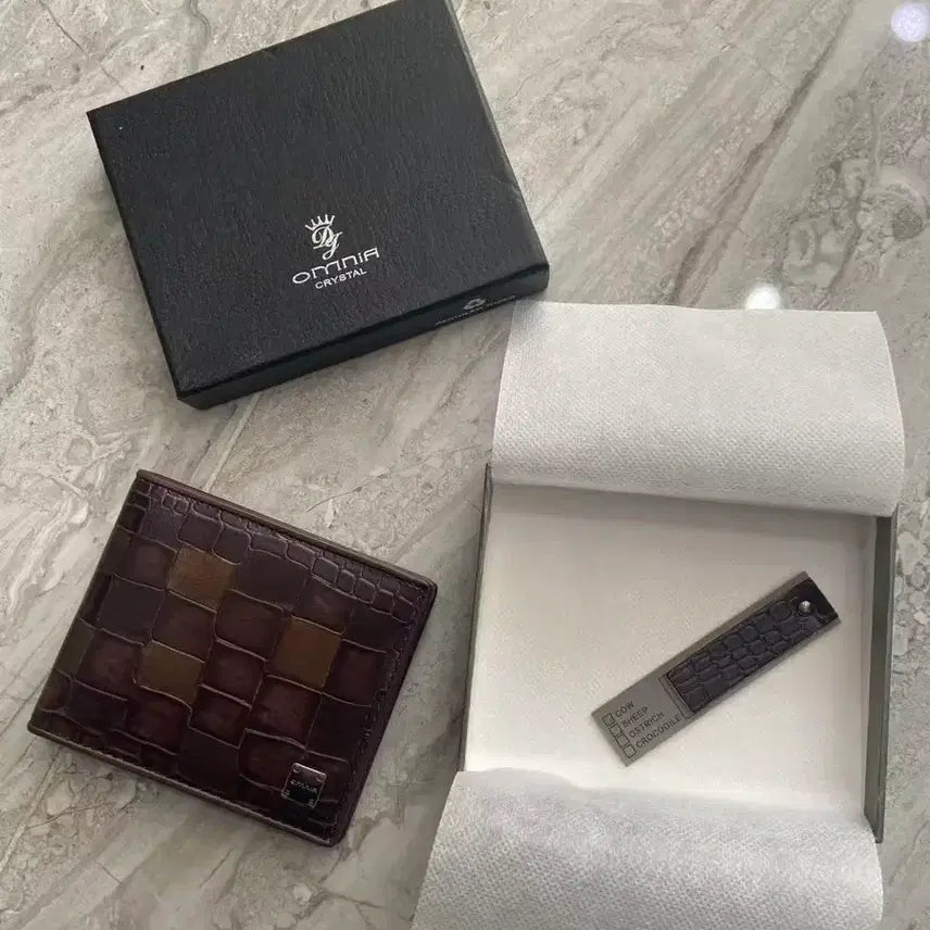 [BUNJANG] Omnia Crystal Bifold Wallet Brown Leather / 풀박스 새상품~옴니아 크리스탈 반지갑 브라운 가죽 선물용