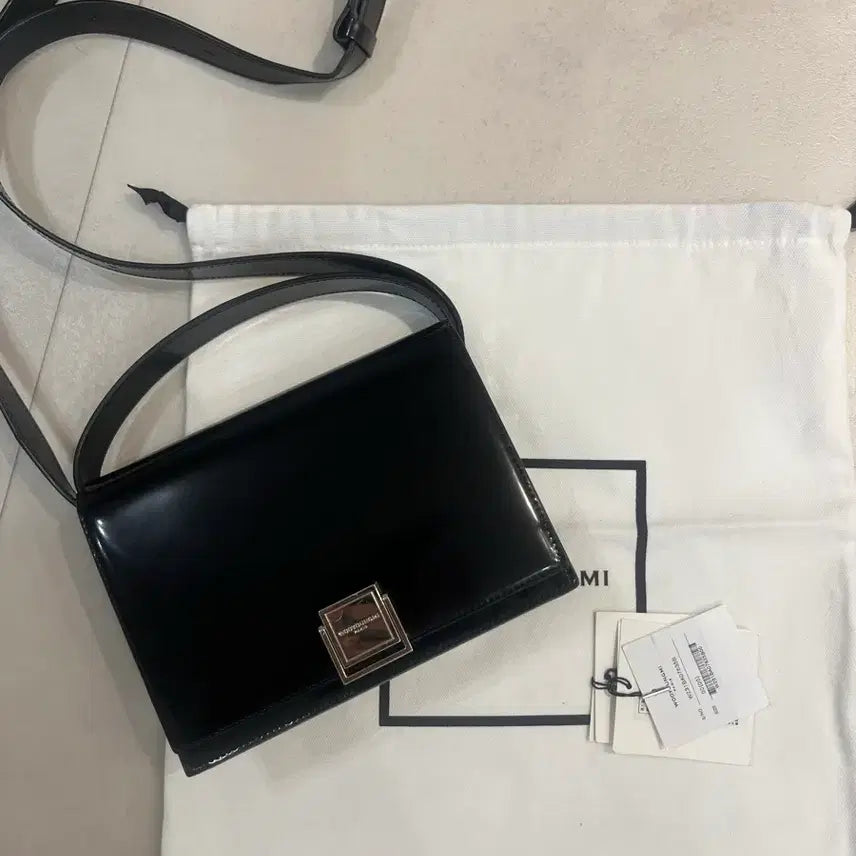 [BUNJANG] WooYoungMi Patent Leather Crossbody Bag / 우영미 유광 크로스백