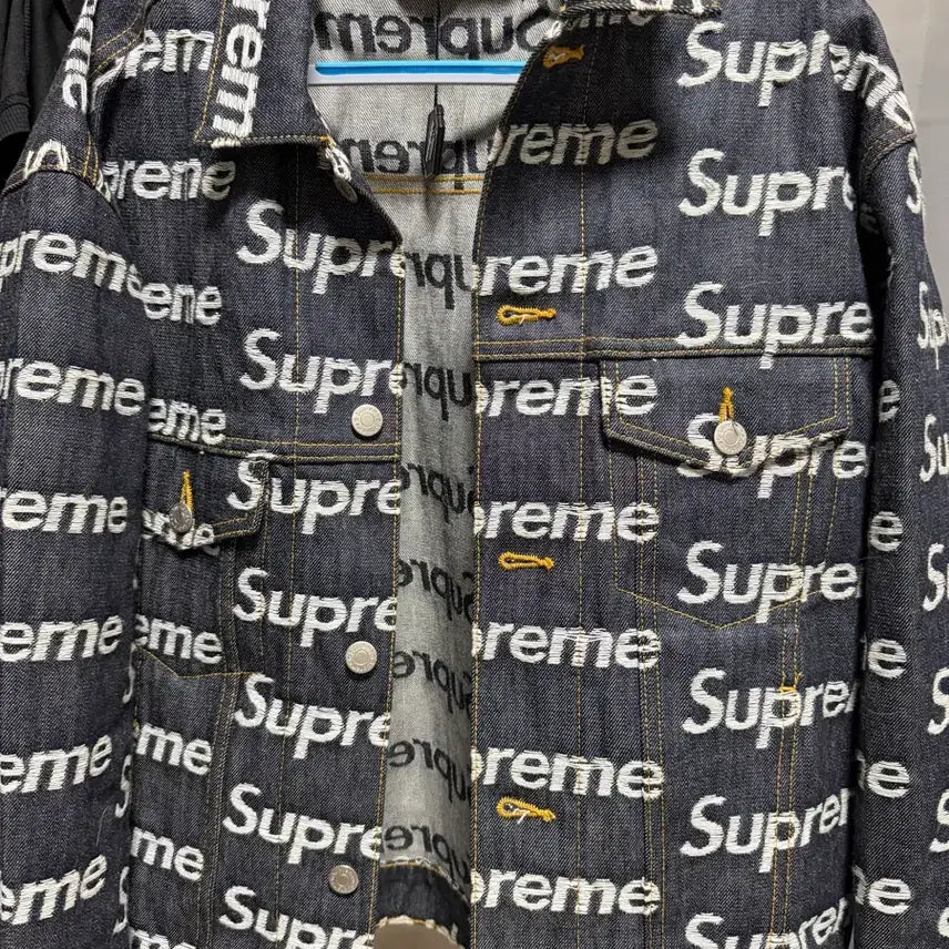 [BUNJANG] Supreme Jacked Logo Trucker Denim Jacket / 슈프림 자키드 로고 트러커 데님 자켓 M