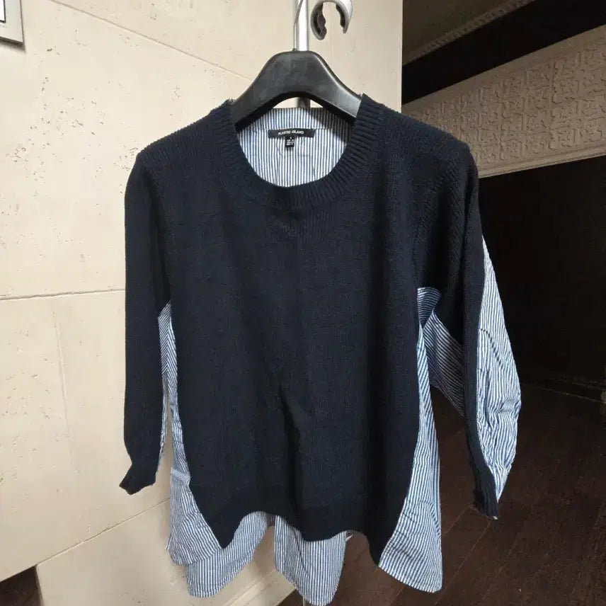 [BUNJANG] Plastic Island Knit Blouse / 플라스틱아일랜드 니트 셔츠 배색 블라우스