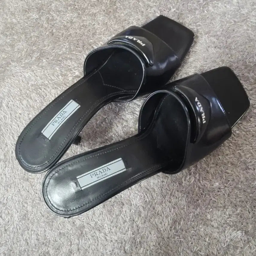 [BUNJANG] Prada Brushed Leather Mid-Heel Sandals / 프라다 브러시드 가죽 미드힐샌들