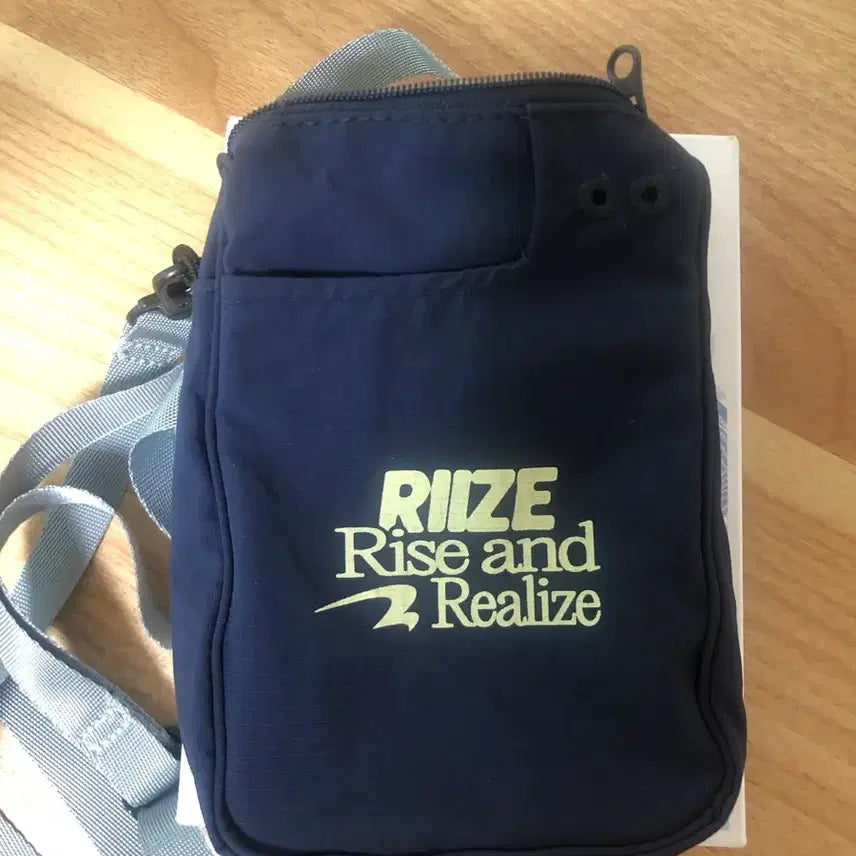 [BUNJANG] RIIZE Navy Mini Crossbody Bag / RIIZE 네이비 미니 크로스백