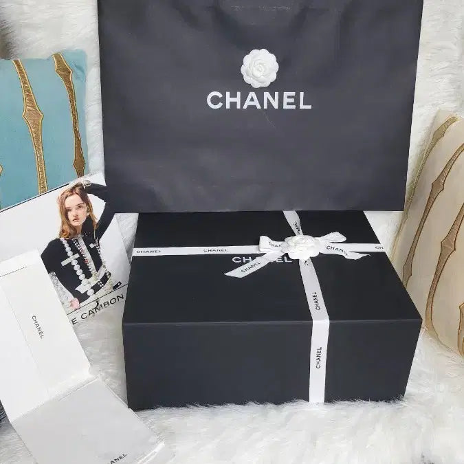 [BUNJANG] Chanel 25 Bag Accessories Set: Magnetic Box, Shopping Bag, Camellia Ribbon / 1-3)샤넬25백스몰자석박스쇼핑백속지 까멜리아리본 셋트