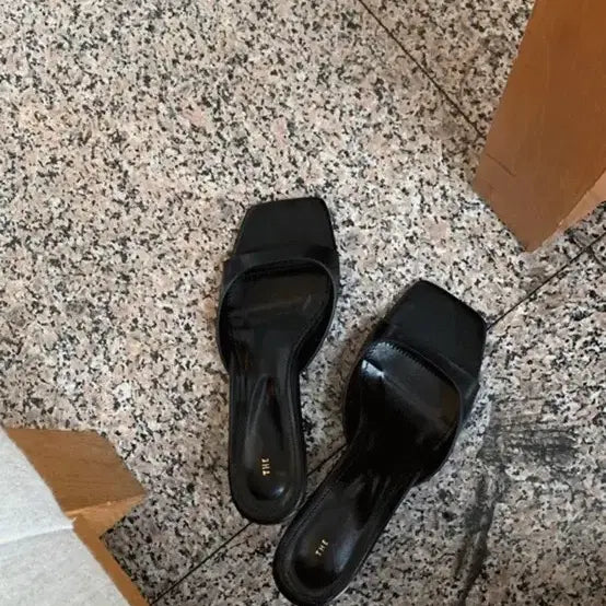 [BUNJANG] D'how Black Square Mule Slippers (240) / 드하우 블랙 스퀘어 뮬 슬리퍼 240 (1회착용)