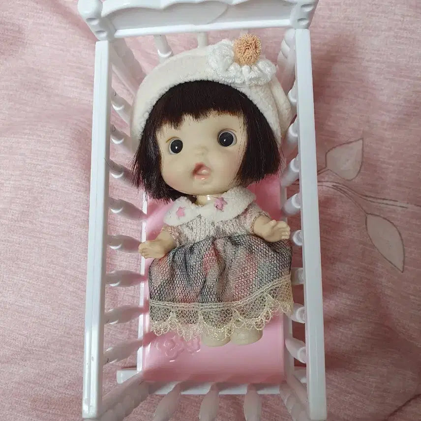 [BUNJANG] Baby Doll with Bob Haircut and Bed Set / 단발 아기인형+침대포함