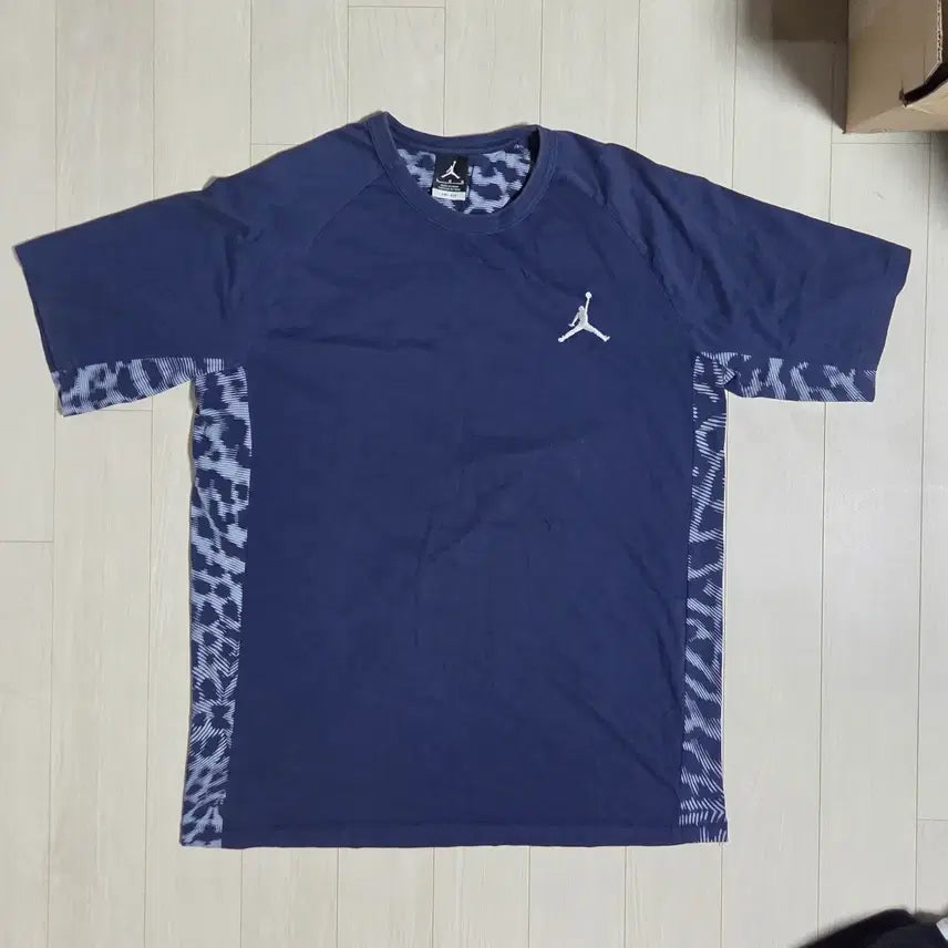 [BUNJANG] Jordan Elephant Print Core T-Shirt Navy / [us L, 체감 M-L] 조던 코끼리 패턴 코어 반팔 티셔츠 네이비