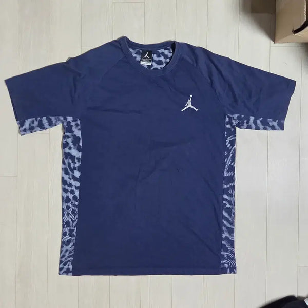 [BUNJANG] Jordan Elephant Print Core T-Shirt Navy / [us L, 체감 M-L] 조던 코끼리 패턴 코어 반팔 티셔츠 네이비