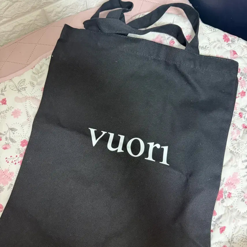 [BUNJANG] Vuori Black Logo Tote Bag / vuori 뷰오리 블랙 로고 토트백