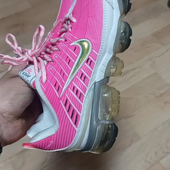 [BUNJANG] Nike Air Max 720 Pink Women's Sneakers / 나이키 에어맥스 720 핑크 여성 운동화. 240mm