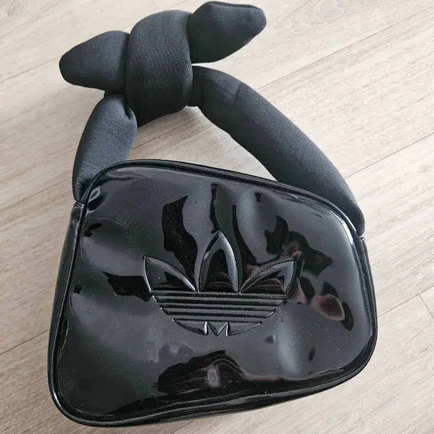 [BUNJANG] Adidas Enamel Mini Shoulder Bag / 매력적인 아디다스 에나멜 미니 숄더백이에요