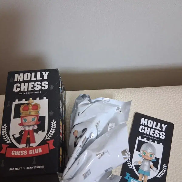 [BUNJANG] Pop Mart Classic Molly Chess Series Random Figure / 정품 팝마트 고전 몰리 체스 시리즈 랜덤 피규어