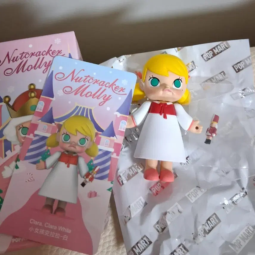 [BUNJANG] Pop Mart Nutcracker Molly Clara White Figure / 정품 팝마트 Nutcracker Molly 클라라 화이트 피규어