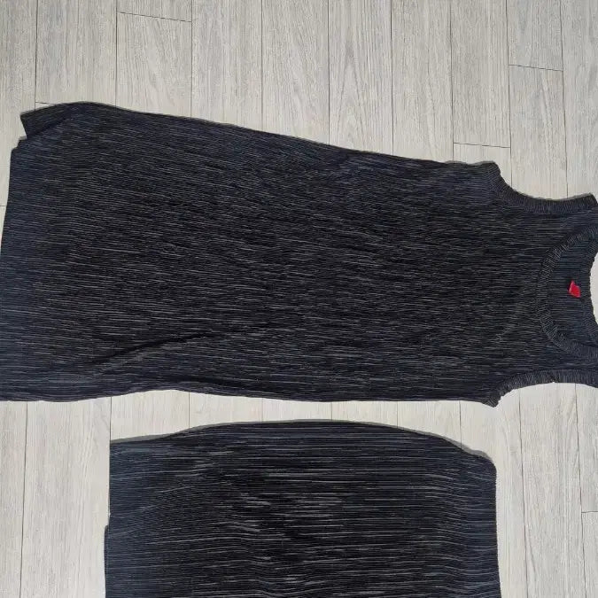 [BUNJANG] Pleated Black Sleeveless Dress + Skirt Set / 플리츠 블랙 원피스 + 스커트 세트