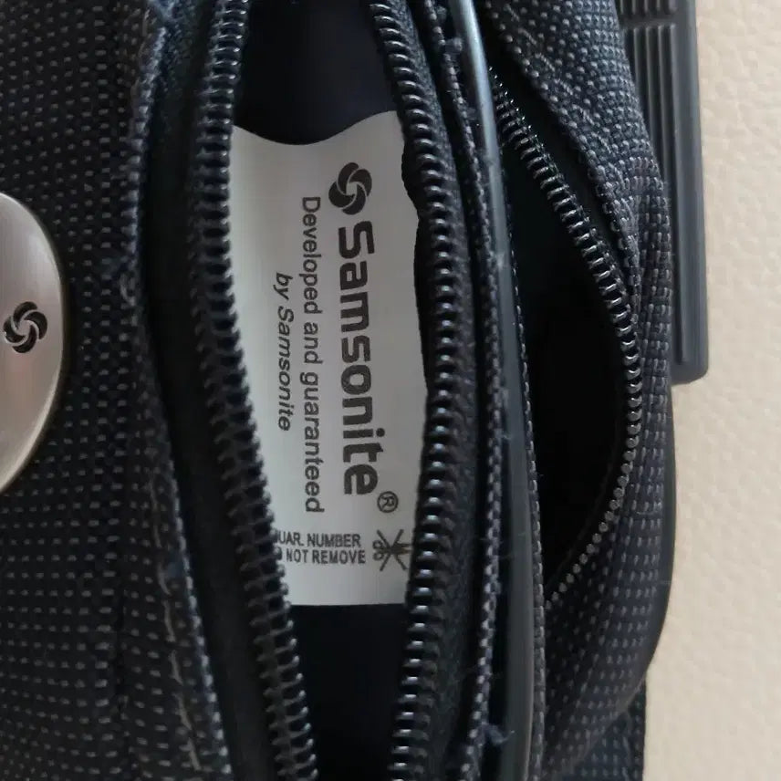 [BUNJANG] Samsonite Black Crossbody Bag / 샘손나이트 불랙  크로스백 거의신품