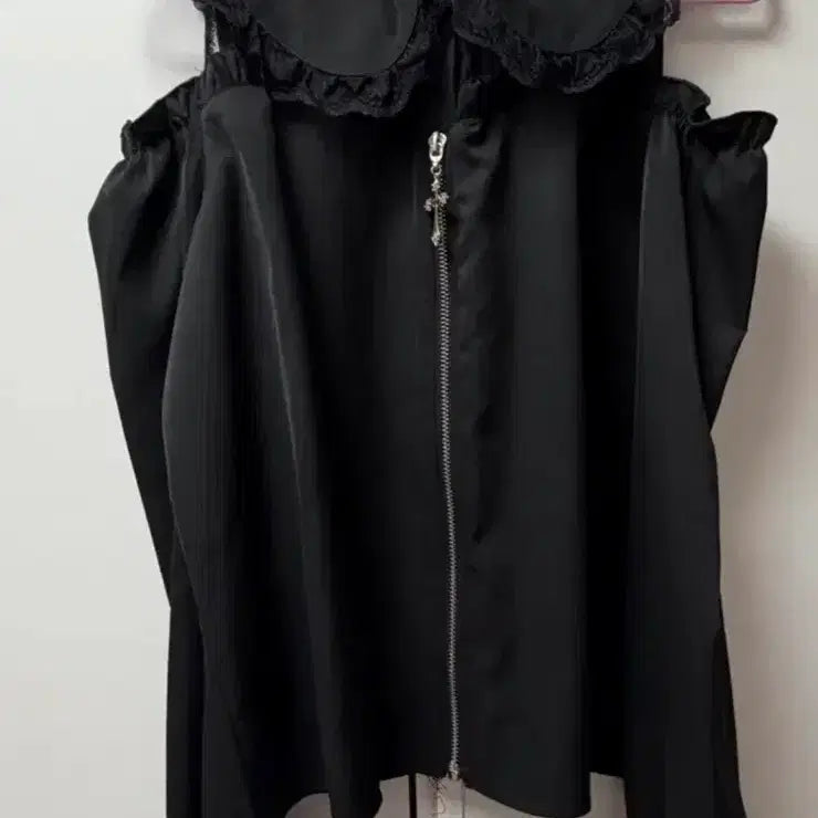 [BUNJANG] Mars Cross Off-Shoulder Blouse / 마즈 mars 십자가 오프숄더 블라우스 양산형지뢰계리즈리사유아탸