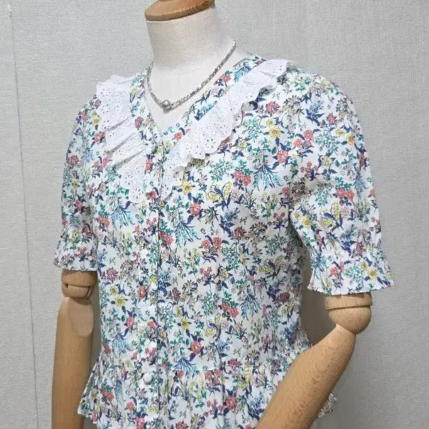 [BUNJANG] Plastic Island Floral Pattern Blouse / 플라스틱 아일랜드 블라우스
