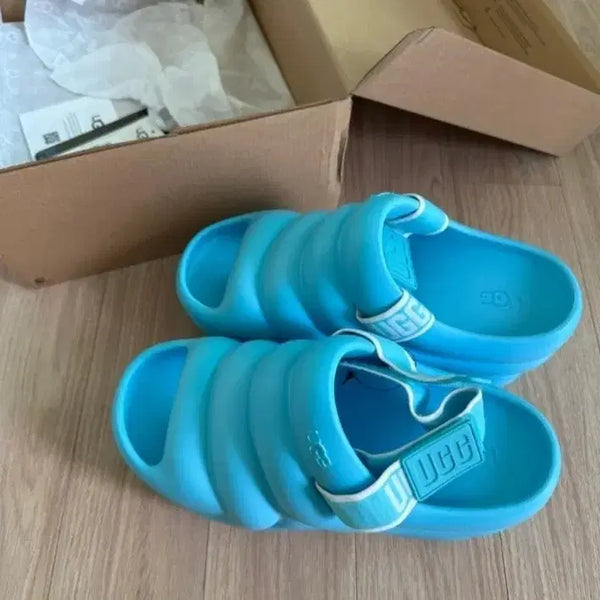 [BUNJANG] UGG Summer Sky Sandals (US 7) / UGG 어그 샌들 썸머 스카이(US7)