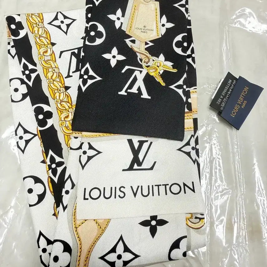 [BUNJANG] Louis Vuitton Monogram Scarf with Gold Chain Detail / 루이비통 스카프