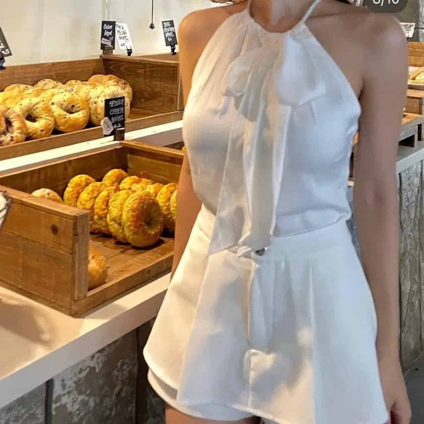 [BUNJANG] White Halterneck Blouse + Pleated Shorts Set / 화이트 홀터넥 블라우스 + 플리츠 반바지 세트