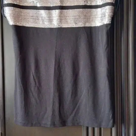 [BUNJANG] Black Sequin Short Sleeve T-Shirt / 블랙 스팽글 반팔 티셔츠