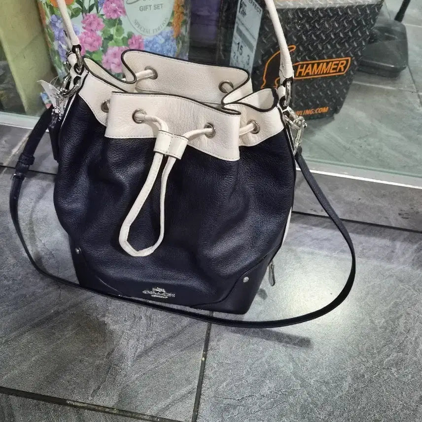 [BUNJANG] Coach Bucket Bag Navy/Ivory Shoulder Bag / 코치 버킷백 네이비/아이보리 숄더백