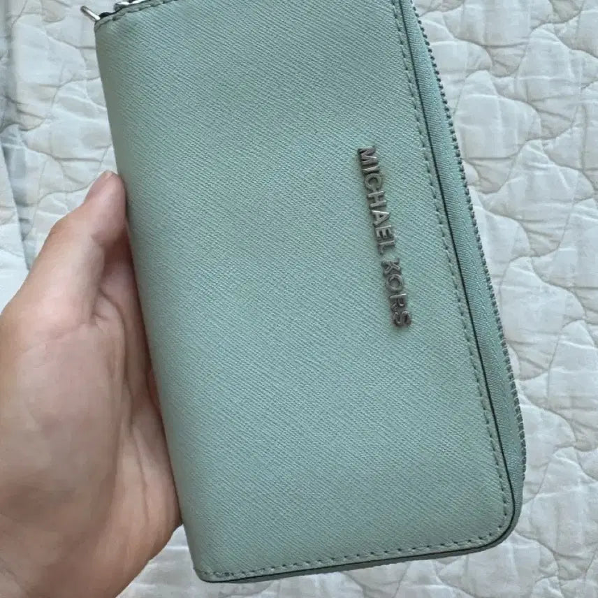 [BUNJANG] Michael Kors Mint Bi-Fold Wallet / 마이클코어스 민트색 장지갑