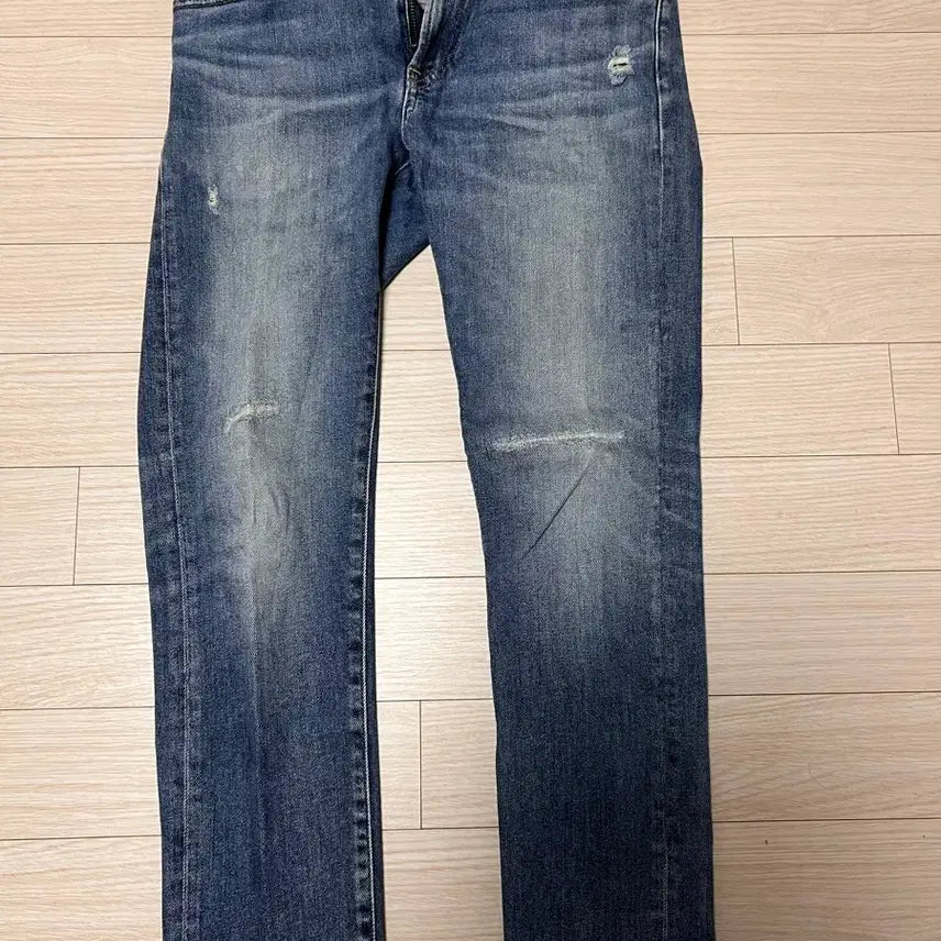 [BUNJANG] Uniqlo Distressed Jeans Size 31 / 유니클로 디스트로이드 팬츠 31사이즈