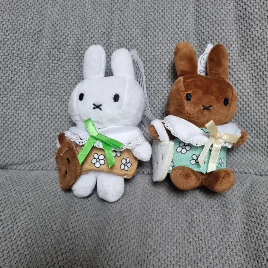 [BUNJANG] Miffy Tanning & White Plush Keychain Bundle / 2개일괄 미피 태닝 흰둥 미피인형키링