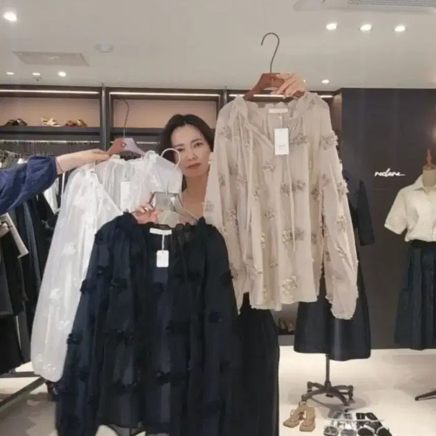 [BUNJANG] Reclara Camellia Maxi Blouse / 리클라라 까멜리아 맥시블라우스(새상품)