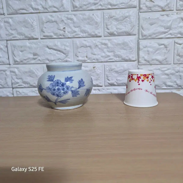 [BUNJANG] White Porcelain Peony Vase / 목단문 호