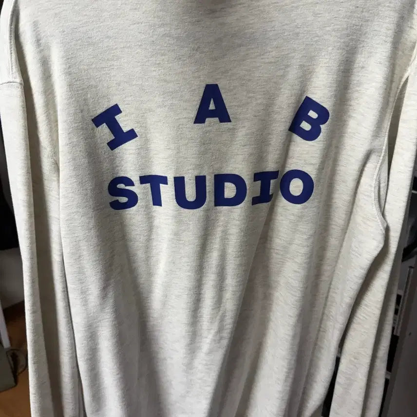 [BUNJANG] IAB Studio Long Sleeve T-Shirt Light Grey (L) / 아이앱스튜디오 롱슬리브 라이트 그레이 (L)