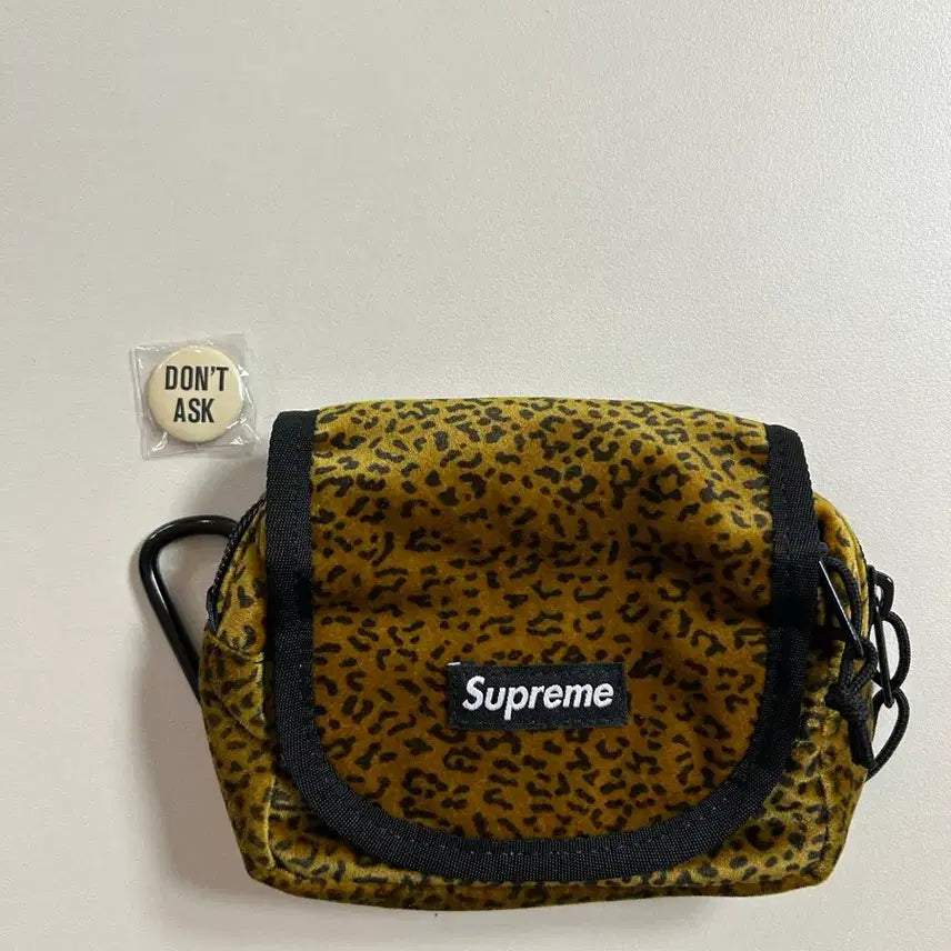 [BUNJANG] Supreme Velvet Mini Pouch Leopard Pattern FW25 / (OS) 슈프림 벨벳 미니파우치 -25fw