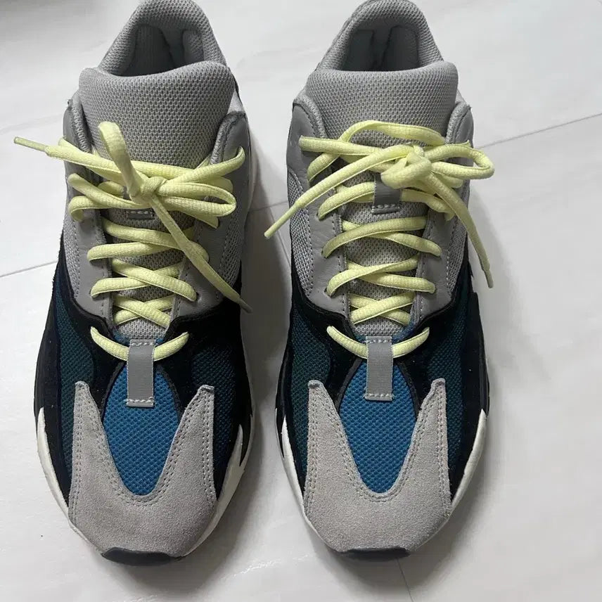 [BUNJANG] Adidas Yeezy Boost 700 Wave Runner Solid Grey / 아디다스 이지 부스트 700 웨이브 러너 솔리드 그레이 2021/2022