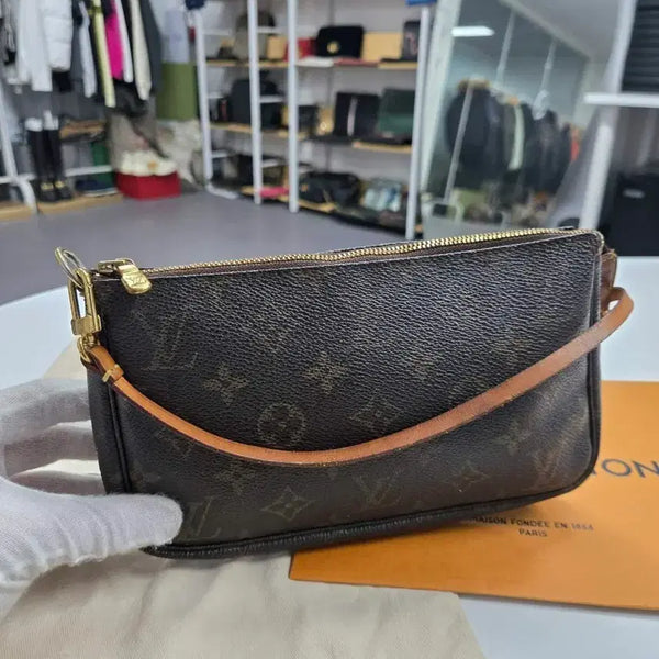 [BUNJANG] Louis Vuitton Pochette Accessoires Shoulder Bag / [정품] 루이비통 포쉐트 악세수아 숄더백