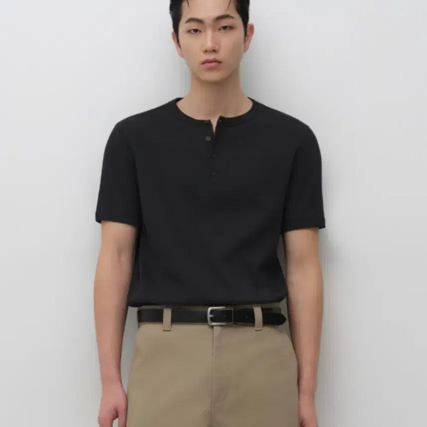 [BUNJANG] Musinsa Standard Ribbed Muscle Fit Henley Neck T-Shirt Black / 무신사 스탠다드 리브드 머슬 핏 헨리 넥 티셔츠 [블랙]