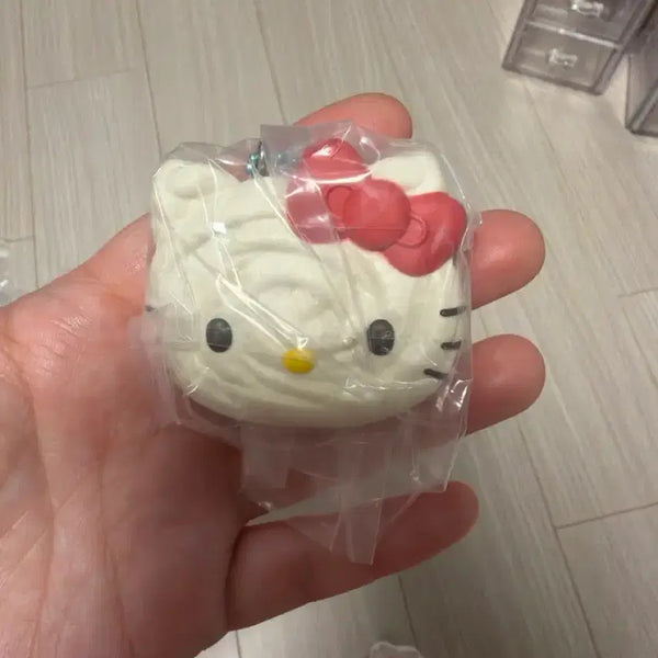 [BUNJANG] Sanrio Hello Kitty Meringue Cookie Gacha Plush / 머랭쿠키 가챠 키티