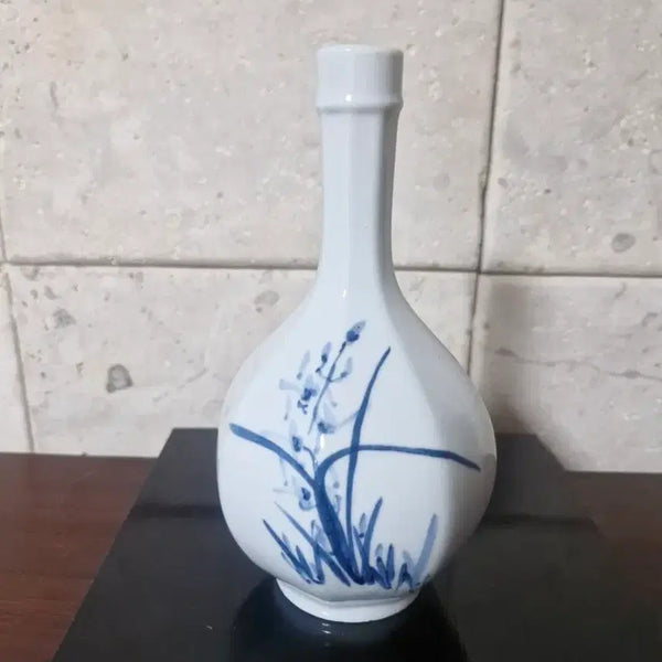 [BUNJANG] White Porcelain Octagonal Vase with Orchid Design / 백자 난초문 팔각주병