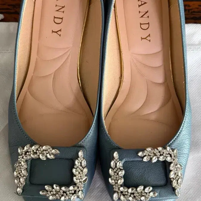 [BUNJANG] Tandy Blue Crystal Jewel Buckle Pumps / 탠디 TANDY 구두 블루 큐빅 주얼 장식 펌프스 플랫 슈즈 235
