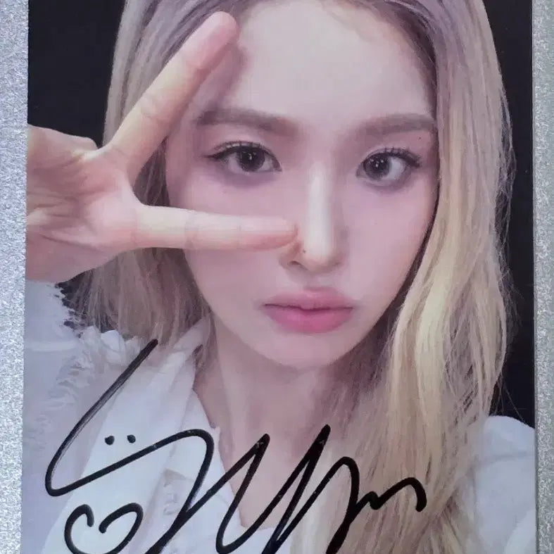 [BUNJANG] NMIXX Sullyoon Signed Photocard / 엔믹스 설윤 싸인포카 판매합니다.