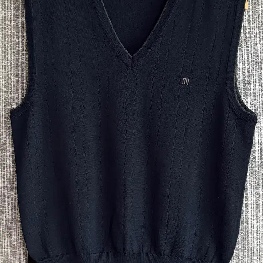 [BUNJANG] MAESTRO Navy Ribbed V-Neck Knit Vest - Size L / 마에스트로 MAESTRO 브이넥 네이비 골지 니트 조끼 베스트 100