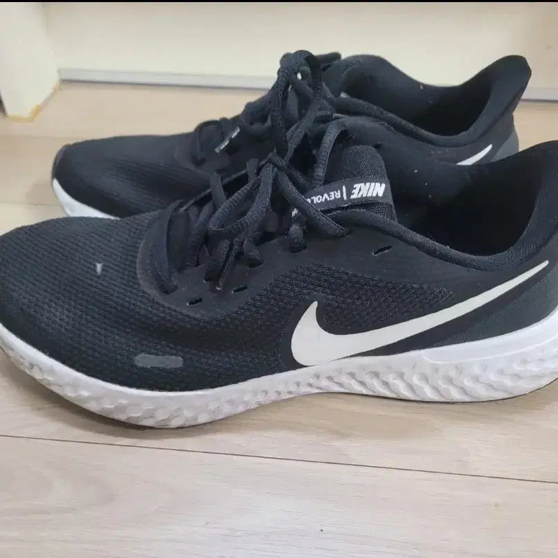 [BUNJANG] Nike Revolution 5 Running Shoes (Black) / 나이키 레볼루션 운동화 런닝화 신발(블랙)