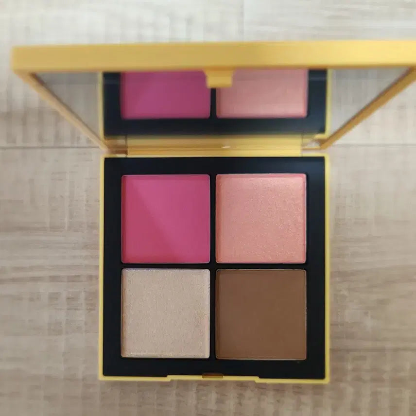 [BUNJANG] NARS Hot Escape Cheek Palette / 나스 핫이스케이프 치크 팔레트 팝니다