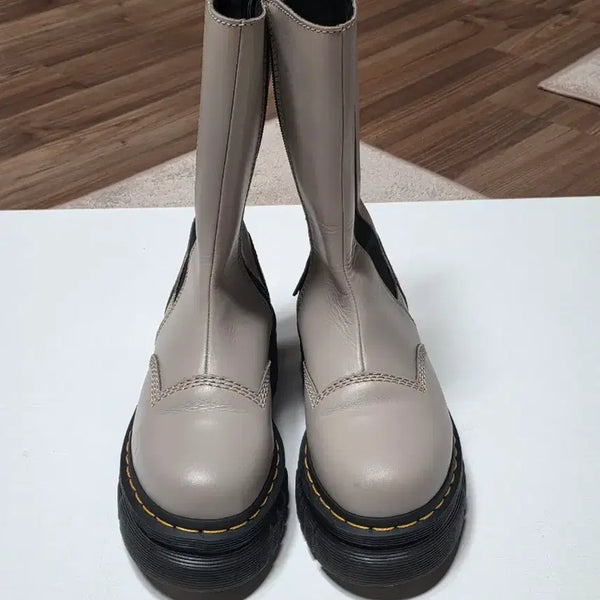 [BUNJANG] Dr. Martens Audrick Chelsea Boots Beige / 정품 닥터마틴 오드리 첼시 부츠 베이지 240