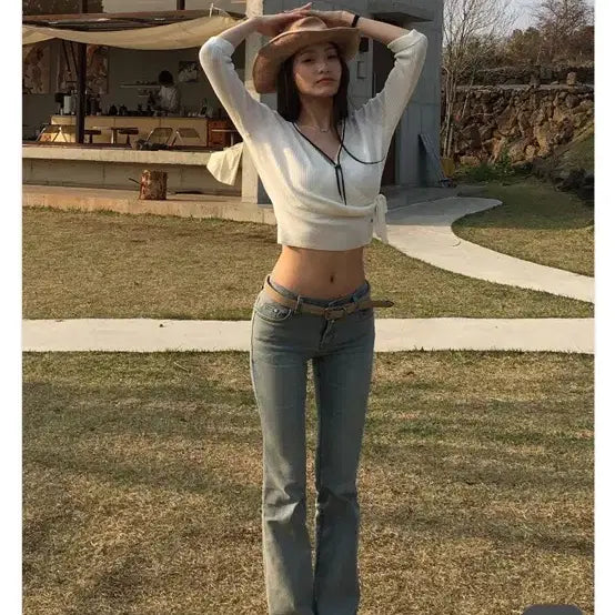 [BUNJANG] Low-Waist Bootcut Jeans with Built-in Hip Padding / (새상품)골반볼륨업 로우웨스트 연중청 부츠컷_골반뽕청바지m사이즈