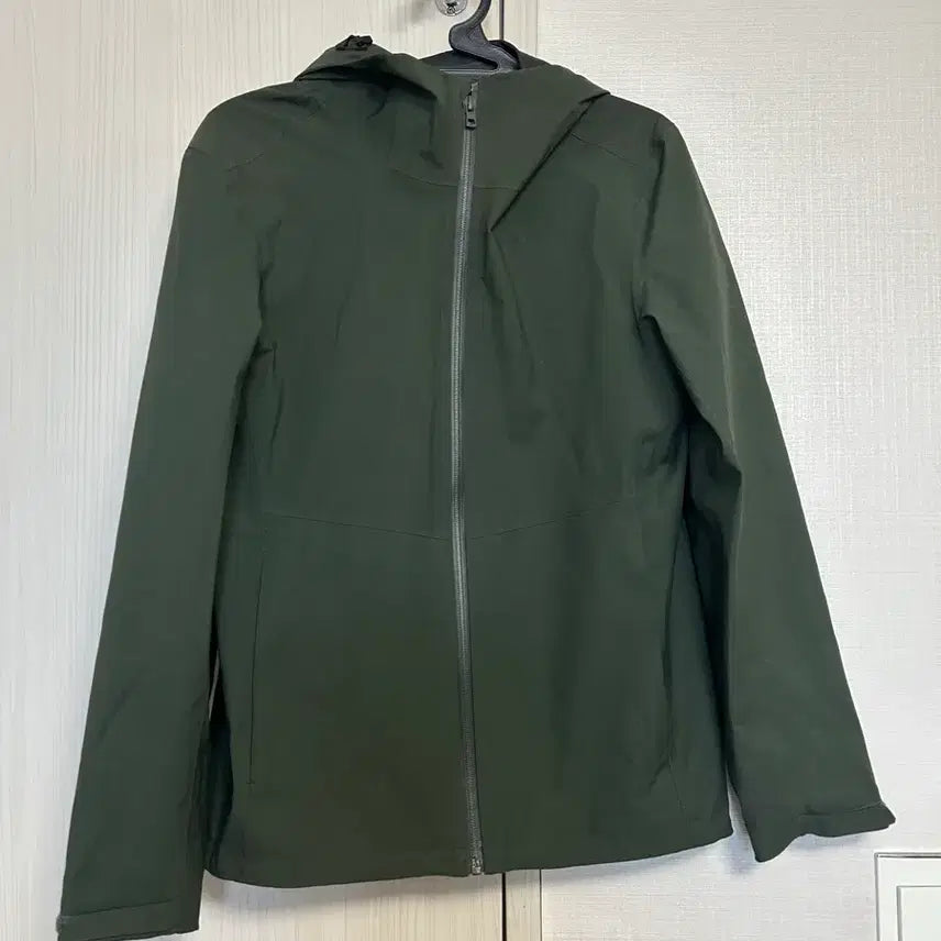[BUNJANG] Uniqlo Hooded Windbreaker Jacket Size S / 유니클로후드 바람막이 S
