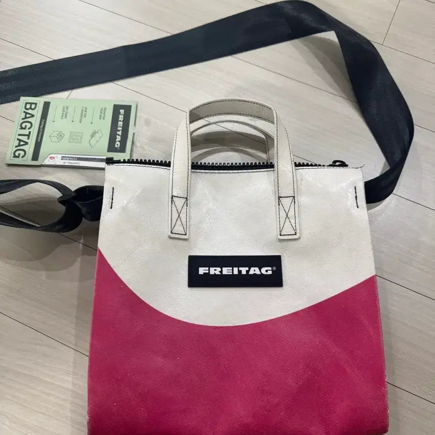 [BUNJANG] Freitag Ruby Pink Crossbody Bag / 프라이탁 루비 핑크색 판매합니다.